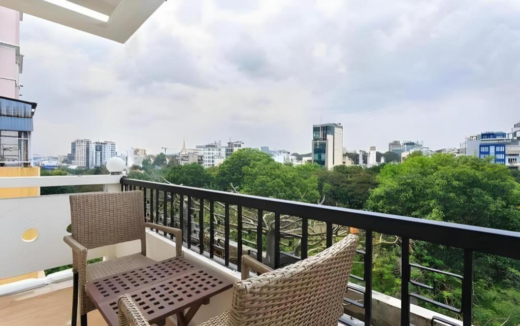 The Noble Swan Wood Park Hotel Хошимин Экстерьер фото