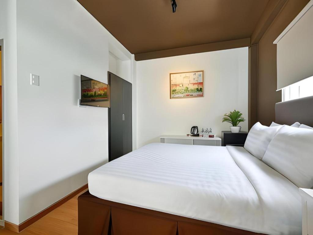 The Noble Swan Wood Park Hotel Хошимин Экстерьер фото